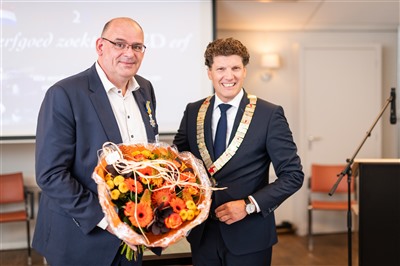 Lintje voor Bert Beugelsdijk uit Nieuwkerk aan den IJssel Lintje voor Bert Beugelsdijk uit Nieuwkerk aan den IJssel