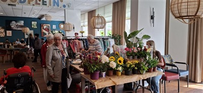 Gezellige Voorjaarsmarkt in Capels woonzorgcentrum de Vijverhof 