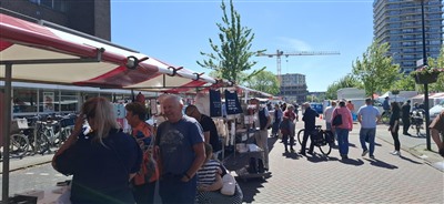 Sfeervolle jaarmarkt op het Raadhuisplein in Krimpen aan den IJssel Sfeervolle jaarmarkt op het Raadhuisplein in Krimpen aan den IJssel