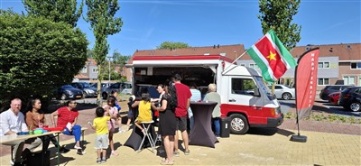 Zonovergoten Super Schollevaardag op het gele pleintje aan de Nabucco in Capelle aan den IJssel