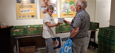 Voedselbank Capelle aan den IJssel houdt inzamelactie bij de Jumbo In winkelcentrum de Koperwiek