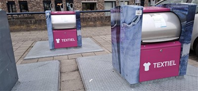 Ondergrondse textielcontainers in Capelle aan den IJssel voorzien van Spijkerjas