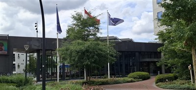 Gemeente Capelle aan den IJssel vlagt om formeel einde van de Tweede Wereldoorlog te herdenken