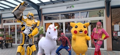 Superhelden in winkelcentrum 's-Gravenland tijdens Kinder- Heldendag