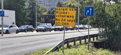 Omleidingen en afsluitingen vanwege nachtelijke werkzaamheden aan de Abraham van Rijckevorselweg, tussen het Capelseplein en de Rivierweg.