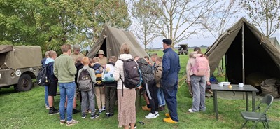 Militairendag gehouden voor basisscholen bij Museum de Vrijheid in Lekkerkerk, Zaterdag 27 september toegang voor jong en oud