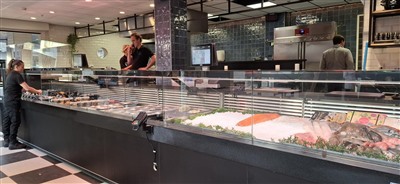 Vishandel Ruud den Haan geopend in winkelcentrum Crimpenhof  in Krimpen aan den IJssel