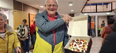 De Najaarsmarkt in de Nieuwe Westerkerk met veel bezoekers nu al een groot succes.