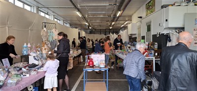 Jaarlijkse verkoping van Stichting Mbuma aan de Bermweg in Capelle aan den IJssel goed bezocht.