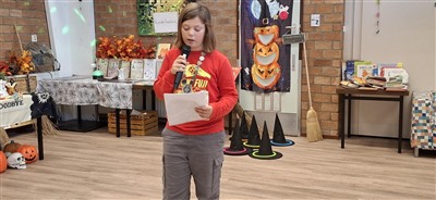 Feestelijke boekenruilmarkt gehouden in Wijkcentrum Capelle Schollevaar Feestelijke boekenruilmarkt gehouden in Wijkcentrum Capelle Schollevaar