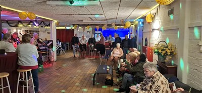 The Barnrockers brachten de sfeer van de jaren ’60 en ’70 tot leven met hun optreden in buurthuis 't Klavier te Capelle aan den IJssel. The Barnrockers brachten de sfeer van de jaren ’60 en ’70 tot leven met hun optreden in buurthuis 't Klavier te Capelle aan den IJssel.