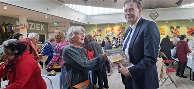 Tweede editie van de Culturenmarkt in de Tuyter te Krimpen aan den IJssel trekt vele bezoekers. Tweede editie van de Culturenmarkt in de Tuyter te Krimpen aan den IJssel trekt vele bezoekers.