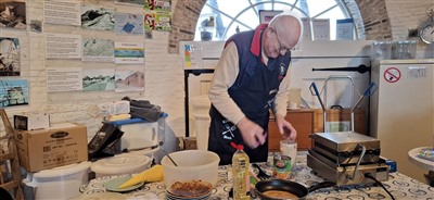 Sint Pannenkoek gevierd met vers gebakken pannenkoeken in Molen Windlust in Nieuwerkerk aan den IJssel