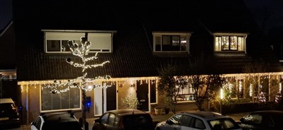 Eerste editie van de Kerststallenroute in Capelle aan den IJssel is van start gegaan en zorgt voor een sfeervolle mix van licht en warmte.