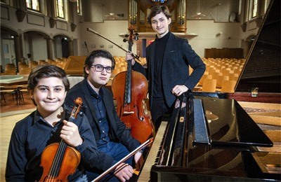 TALENTVOLLE AKOPIAN-BROERS IN ZONDAGMIDDAGCONCERT