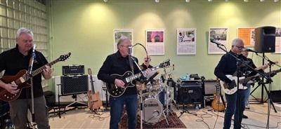De Polderband verzorgde met gastmuzikanten Age Kat en Gert van der Werf een geweldig nieuwjaarsconcert in de Tuyter.