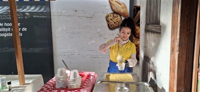 Bezoekers van winkelcentrum de Terp getrakteerd op gratis Erwtensoep