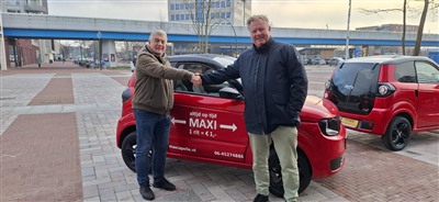 Stichting MAX Capelle neemt nieuwe brommobielen in gebruik