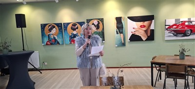 Expositie van Yvonne de Reus-de Bruin en cursisten geopend in ontmoetingscentrum de  Tuyter