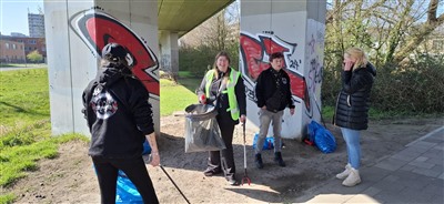 Freedom Fighters ruimen zwerfvuil op in Capelle aan den IJssel tijdens de Landelijke Opschoondag 2026 