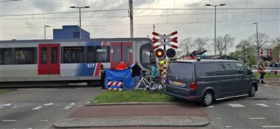 Man zwaargewond na aanrijding met metro bij Metrostation Schenkel