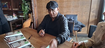 Dickie Leatemia heeft onder veel belangstelling zijn boek Beats van mijn bestaan gepresenteerd 