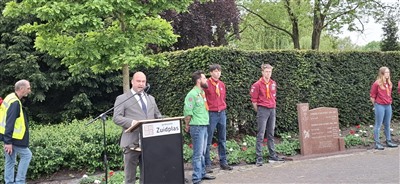 Indrukwekkende Dodenherdenking trekt veel belangstelling in Nieuwerkerk aan den IJssel