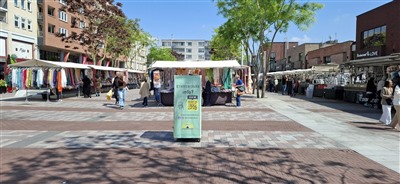 Eerste stoffenmarkt gehouden op het Stadsplein