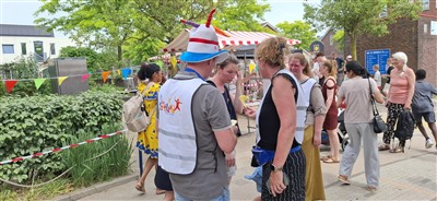 Geslaagde Lentefair bij OBS Kortland onder zomerse temperaturen