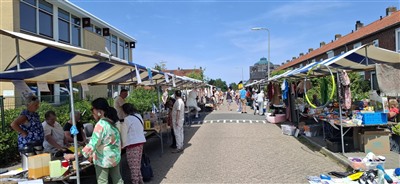 Gezellige Rommelmarkt onder zomerse temperaturen in Capelle- West