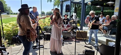 The River Ramblers laten terrasbezoekers genieten van onvervalste country- en westernmuziek