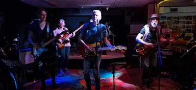 Blueskelder opende nieuw seizoen met spetterend optreden van Frank and The Club in Buurthuis ’t Klavier