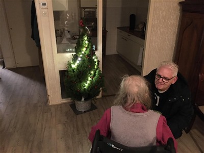 IJsselstreekradio geeft weer Kerstbomen weg. Kerst 2024
