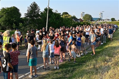 Buurtgroep Capelle West organiseert 5e editie avondvierdaagse: Vrijdagavond feestelijke en muzikale intocht