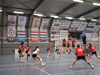    Dames Villa Dorrestein ZVH laat de winst aan Taurus