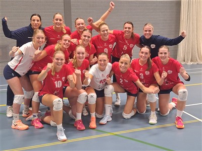 Dames Mamamo ZVH winnen eerste competitie wedstrijd.