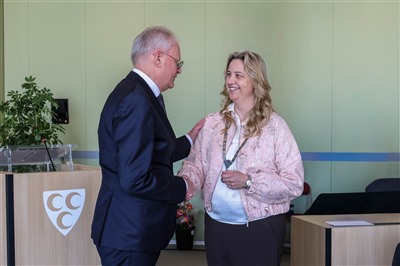 VERTREKKEND GEMEENTESECRETARIS AART  BOELE ONTVANGT EREBURGERSCHAP 