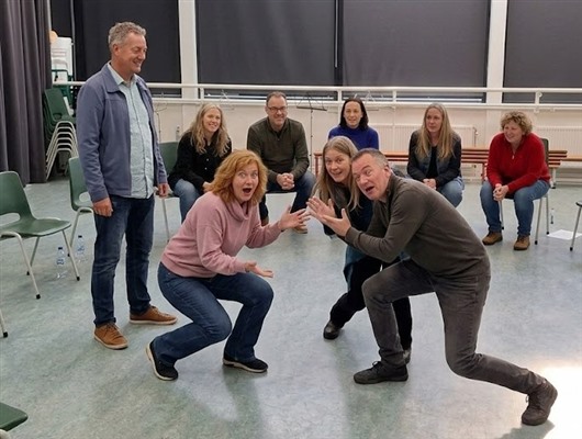Ontdek de kracht van improvisatie: Theater en gezelligheid bij IKmv Toneel
