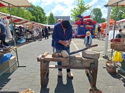 Jaarlijkse verkoping van stichting de Schutse in Krimpen aan den IJssel weer goed bezocht