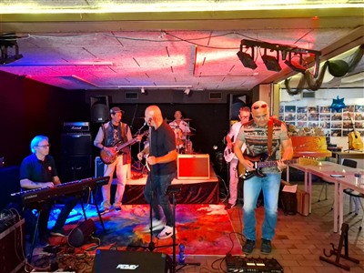 Geweldig optreden van Alkatraz in Buurthuis ’t Klavier in Capelle Schollevaar