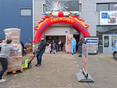De landelijke verkoop van vuurwerk is weer begonnen, ook in Krimpen aan den IJssel wordt vuurwerk weer verkocht.