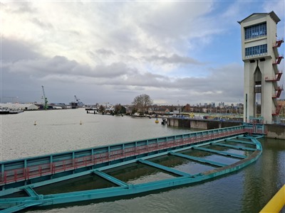 De Hollandsche IJsselkering tussen Capelle en Krimpen aan den IJssel  gesloten geweest vanwege de hoge waterstand.