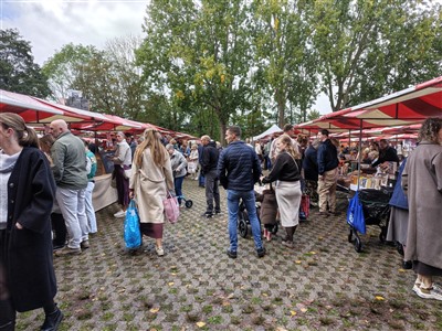 Jaarlijkse verkoping voor Stichting Adullam trekt veel bezoekers