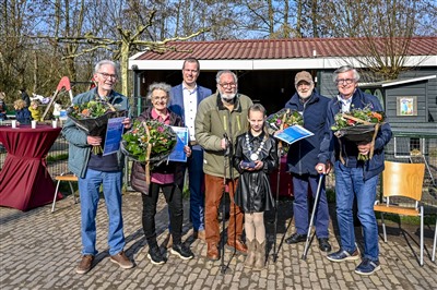 Capelle aan den IJssel bedankt bestuursleden Kinderboerderij Klaverweide met Capels Compliment