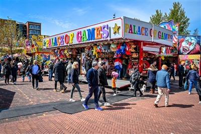 Koningskermis en kleedjesmarkt in Capelle  Kleedjesmarkt op Koningsdag terug op het Stadsplein