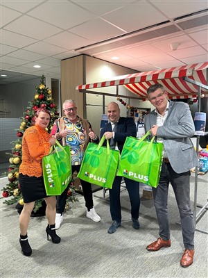 Goed gevulde kersttassen voor actie Rob van Lopik
