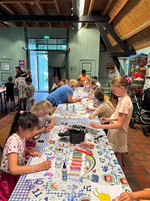Geslaagde eerste knutselmiddag in het Streekmuseum
