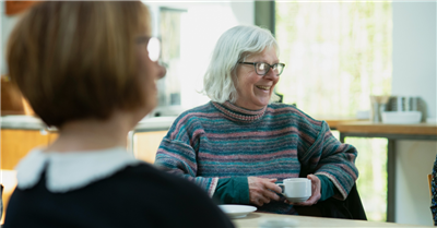 Ondersteuning en tips voor wie zorgt voor iemand met dementie
