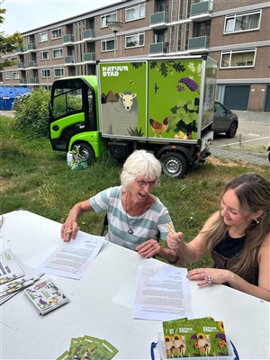 Floratuin en Huis van de Wijk Schenkel bundelen krachten voor een groenere en verbonden wijk 