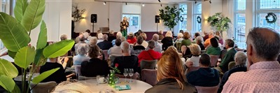 Derde verhalenmiddag van Lekkerkerk Vertelt op zondag 25 mei met muziek in de sfeervolle Oude Raadzaal. Het thema is Vrijheid. En we delen weer veel verhalen!